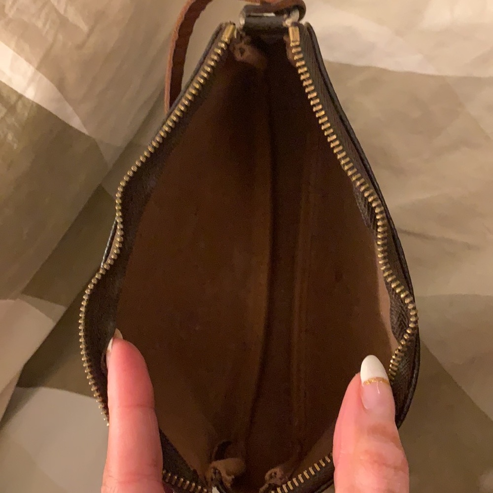 ❌SOLD❌ Louis Vuitton Monogram Mini Pochette! - Picture 7 of 13